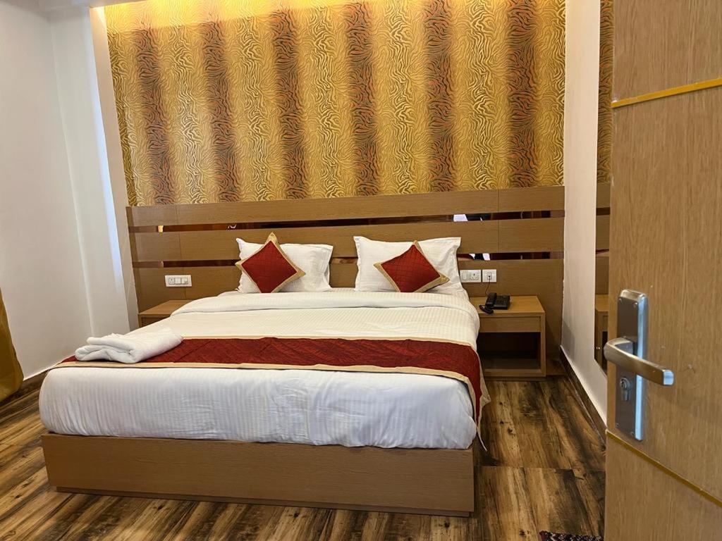 לקנאו Hotel Royal Casa מראה חיצוני תמונה