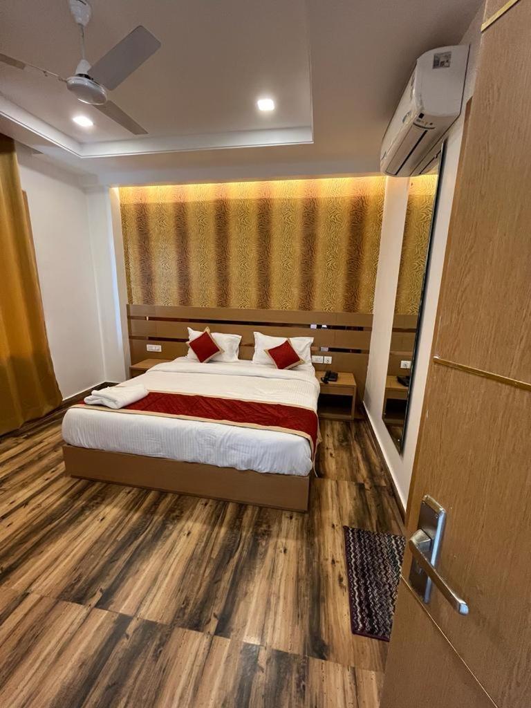 לקנאו Hotel Royal Casa מראה חיצוני תמונה