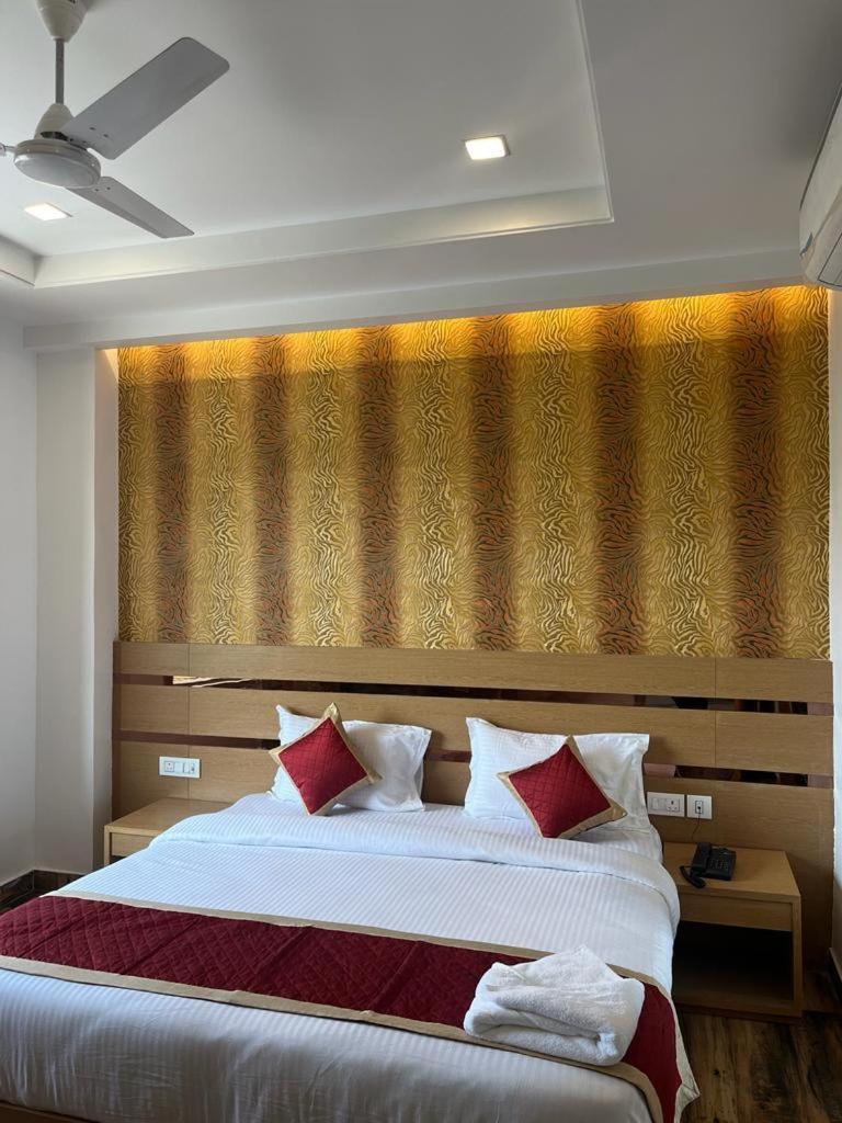 לקנאו Hotel Royal Casa מראה חיצוני תמונה