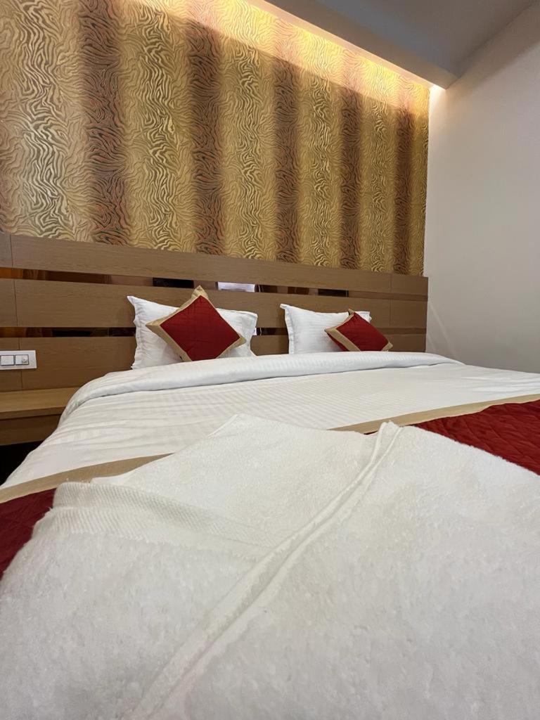 לקנאו Hotel Royal Casa מראה חיצוני תמונה
